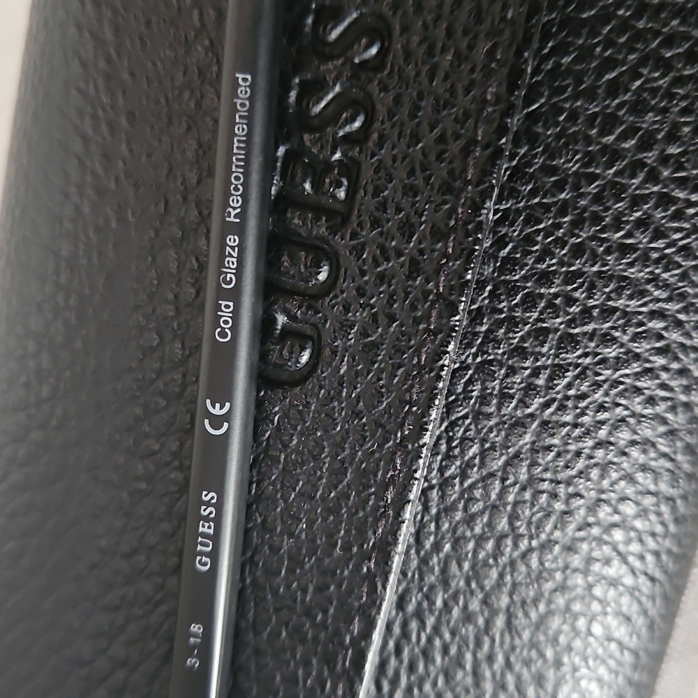 Guess Sunglasses With Case. - Picture 10 of 15